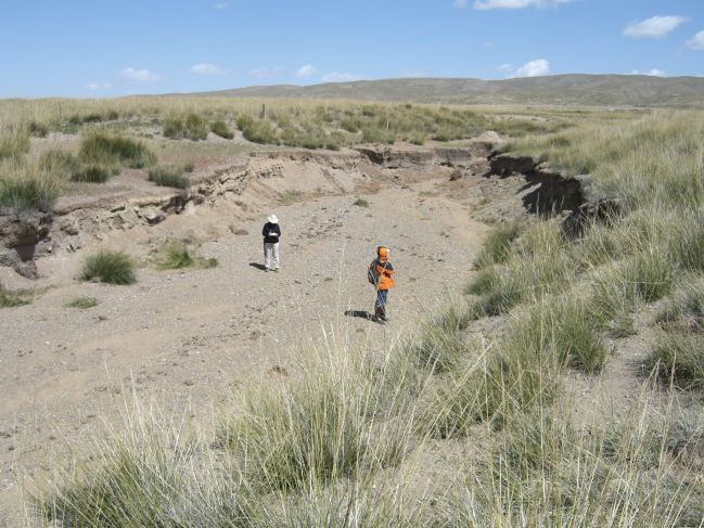  2006:09:11 00:32:25   NE BeachRdg1 - Xu Hi and CAR in gully.jpg